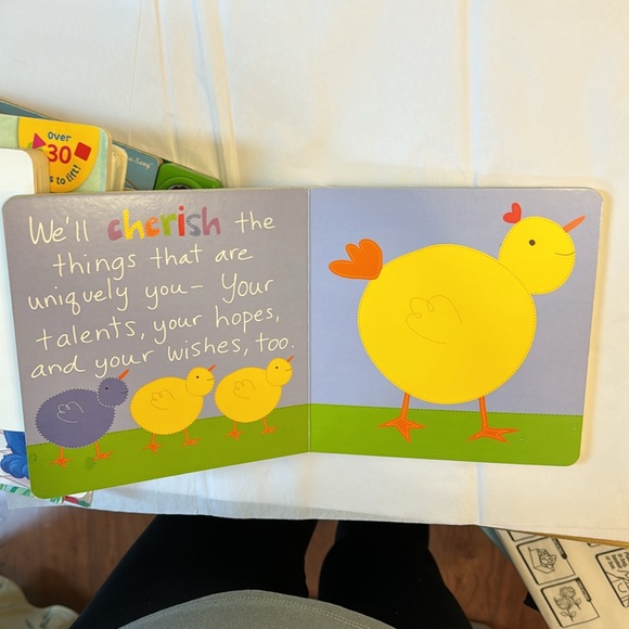 COPY - ⛱️2/$5⛱️Welcome Little One , board book , inside cover script, overa… - Picture 10 of 15